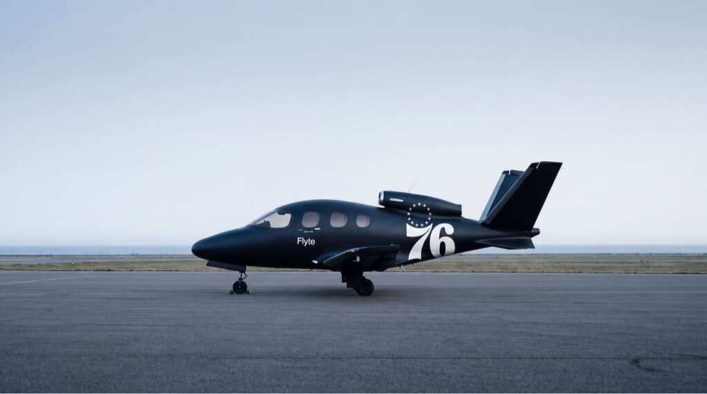 Flyte Cirrus Vision Jet in Philadelphia 76ers livery